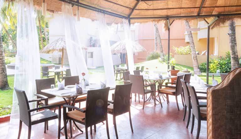 Whispering-Palms-Beach-Resort-Goa-Restaurant1