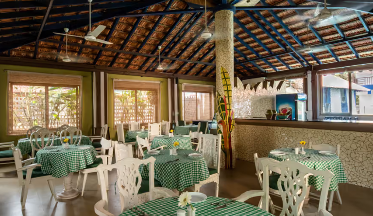 amara-casa-baga-dining