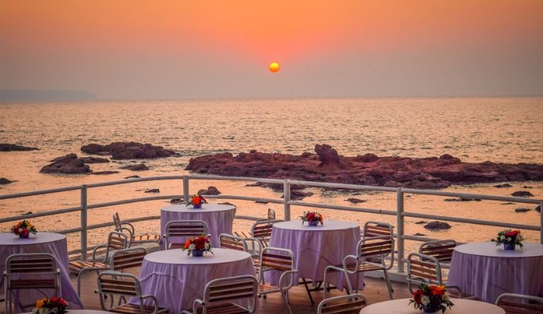 bambolim-beach-resort-restaurant-2