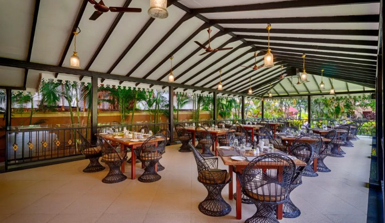 de-mandarin-beach-resort-suites-&-villas-restaurant