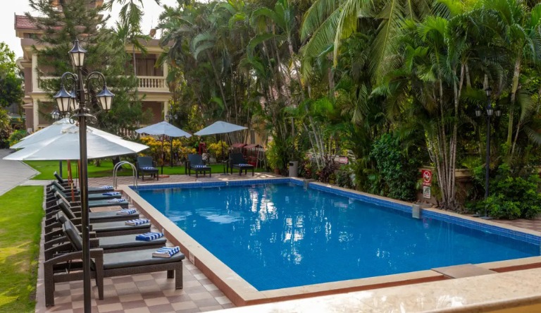 de-mandarin-beach-resort-suites-&-villas-swiming-pool