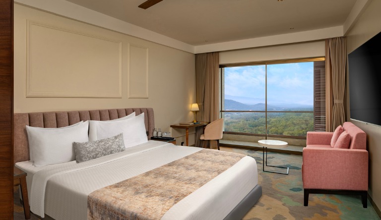 gateway-goa-palolem-suite-room-bedroom