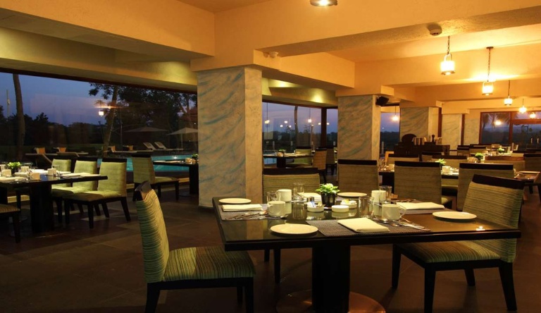 golden-tulip-grand-view-resort-candolim-aquatico