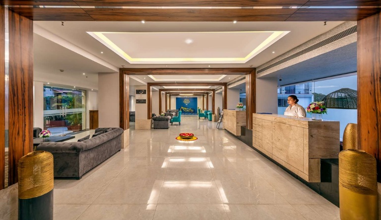 golden-tulip-grand-view-resort-candolim-lobby