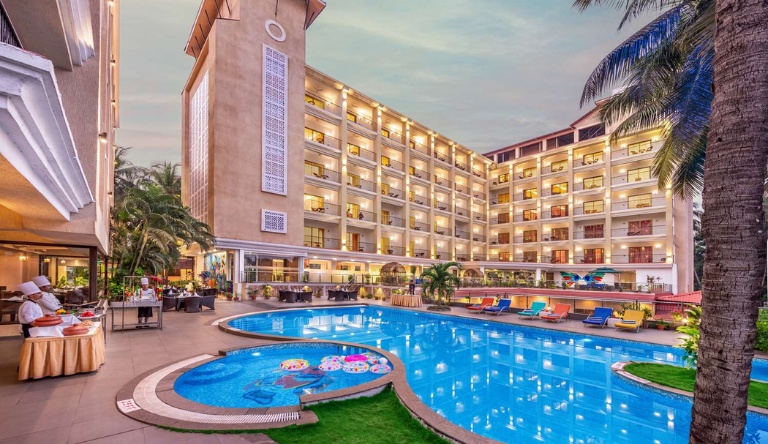 golden-tulip-grand-view-resort-candolim-swimming-pool