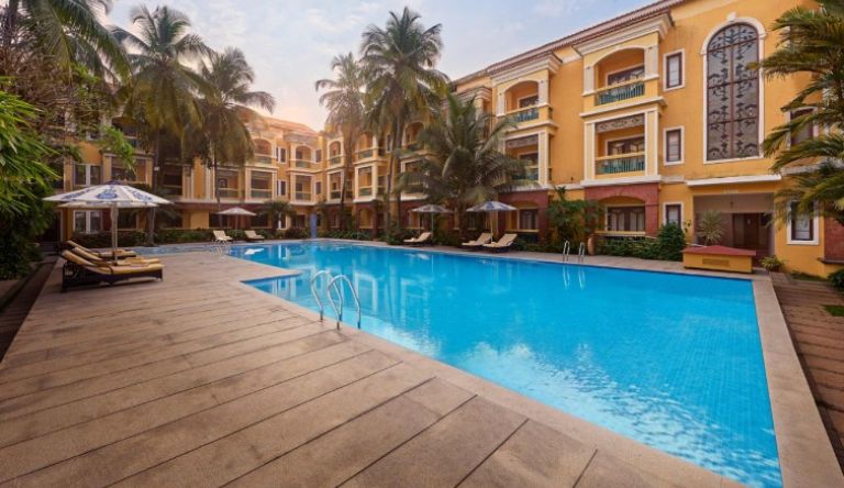 la-estoria-goa-swimming-pool.jpg