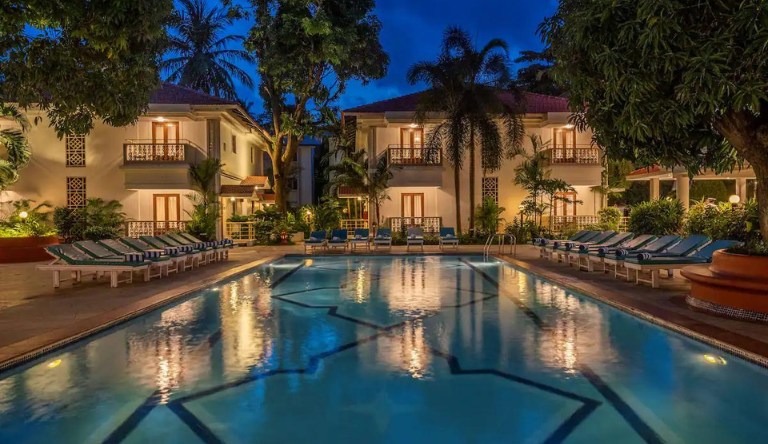 radisson-hotel-goa-candolim-swimming-pool