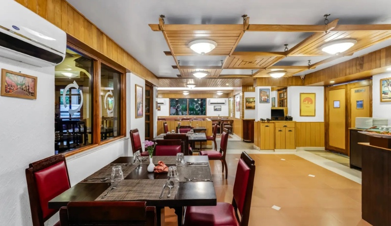 sinq-beach-resort-restaurant