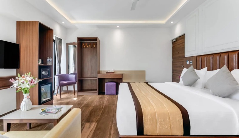 sinq-symbol-elite-room-with-balcony