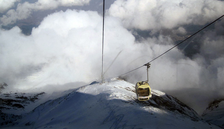 gondola-cabel-ride-gulmarg-kashmir-india