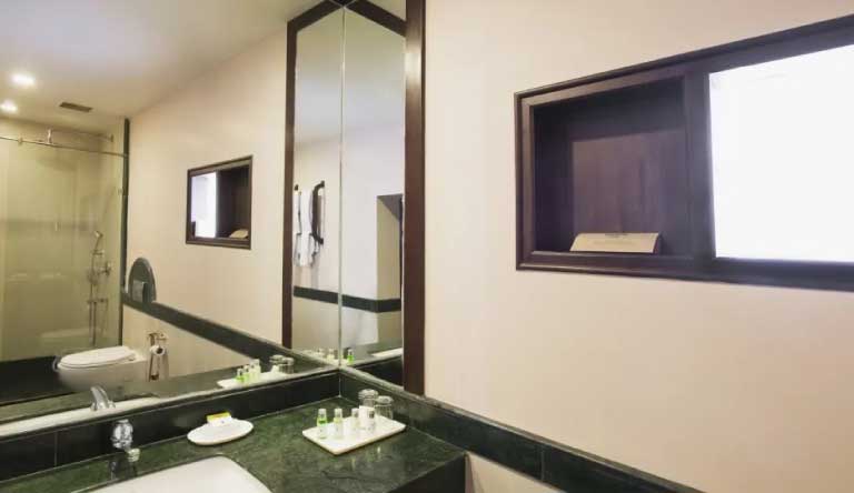 Ganga-Lahari-Hotel-Haridwar-Ganga-View-Room-Bathroom