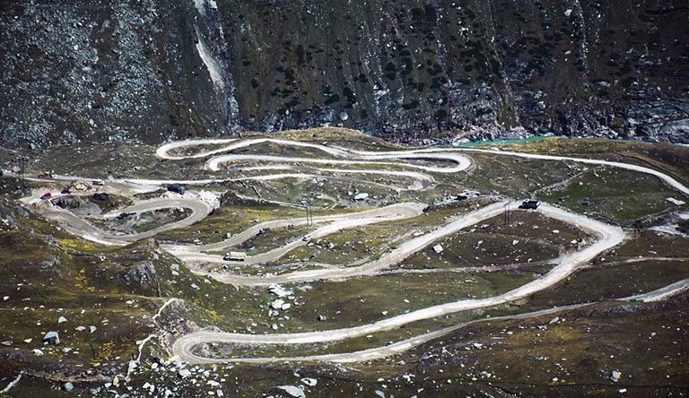 rohtang-pass-manali-himachal-india
