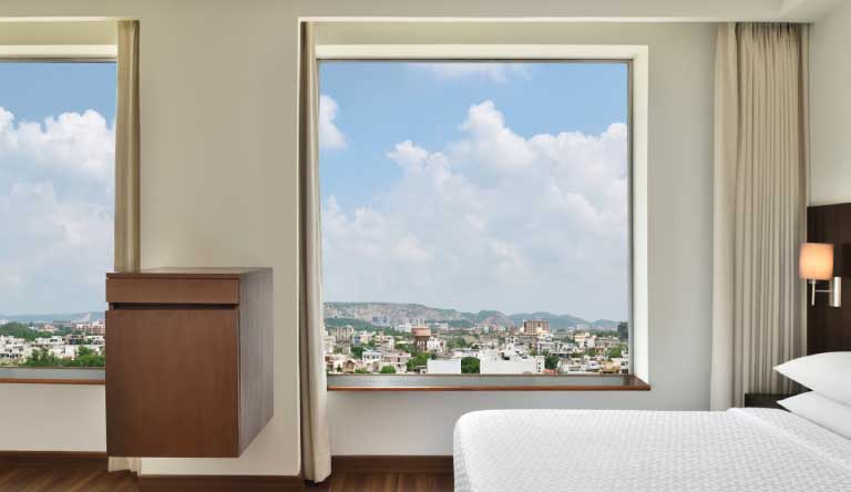 Four-Points-By-Sheraton-King-Deluxe-Suite