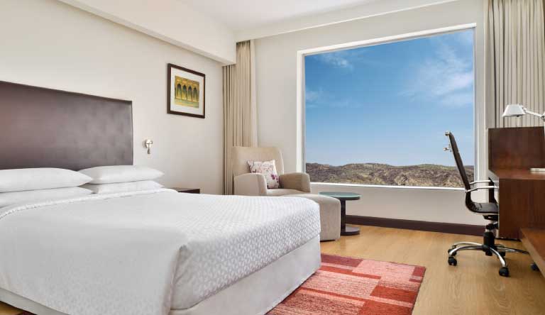 Four-Points-By-Sheraton-King-Guestroom-Cityview