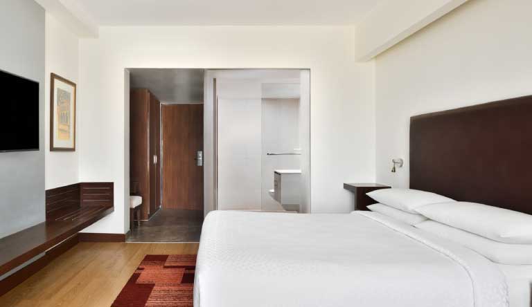 Four-Points-By-Sheraton-King-Guestroom