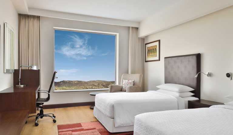 Four-Points-By-Sheraton-Twin-CityView-Guestroom