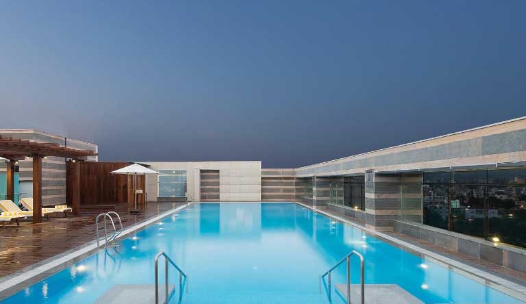 Holiday-Inn-Jaipur-Pool