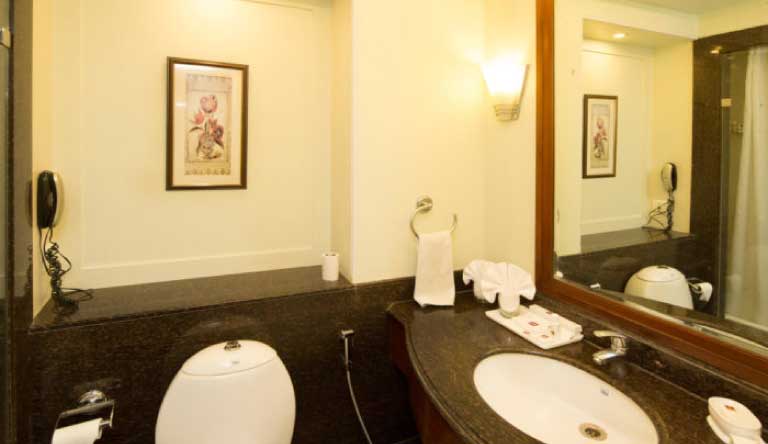 Hotel-Bella-Casa-Club-Room-Bathroom1