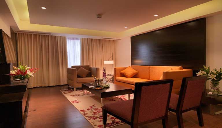 Hotel-Royal-Orchid-Suite1