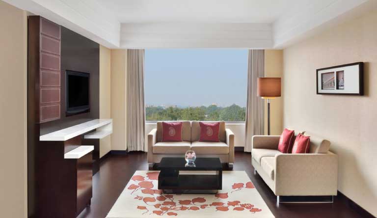 Jaipur-Marriott-Hotel-Deluxe-Suite-Living-Room