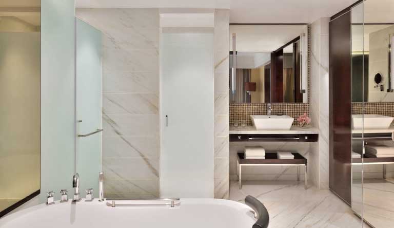 Jaipur-Marriott-Hotel-Deluxe-suite-Bathroom