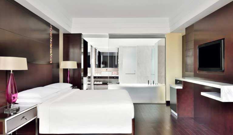 Jaipur-Marriott-Hotel-Deluxe-suite-Bedroom