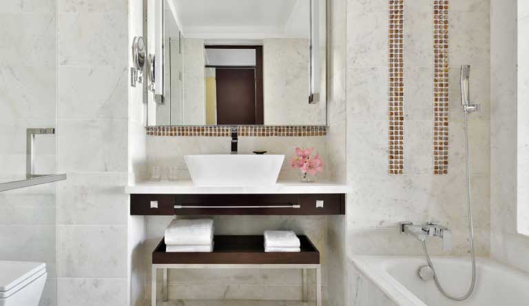 Jaipur-Marriott-Hotel-Executive-Room-Twin-Bathroom
