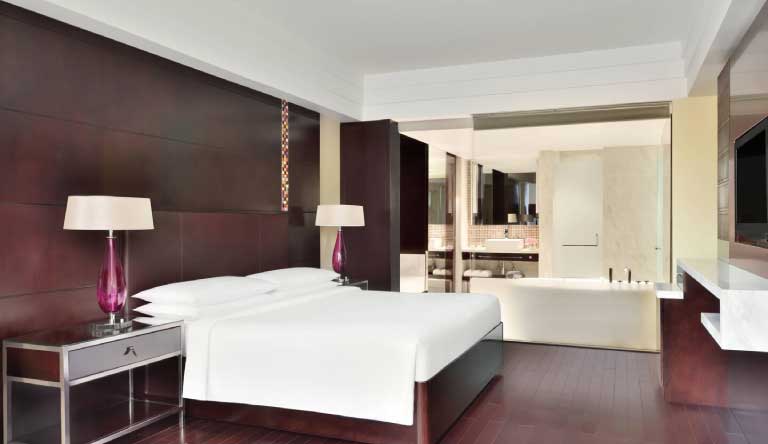 Jaipur-Marriott-Hotel-Executive-Suite-BedRoom