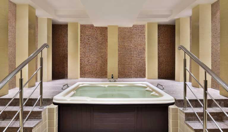 Jaipur-Marriott-Hotel-Spa-Jacuzzi-Tub