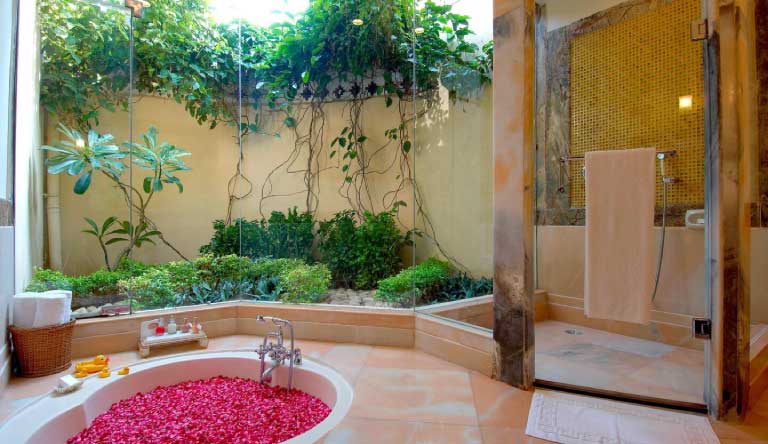 Le-Meridien-Jaipur-Private-Villa-Bathroom-with-Sunken-Bathtub