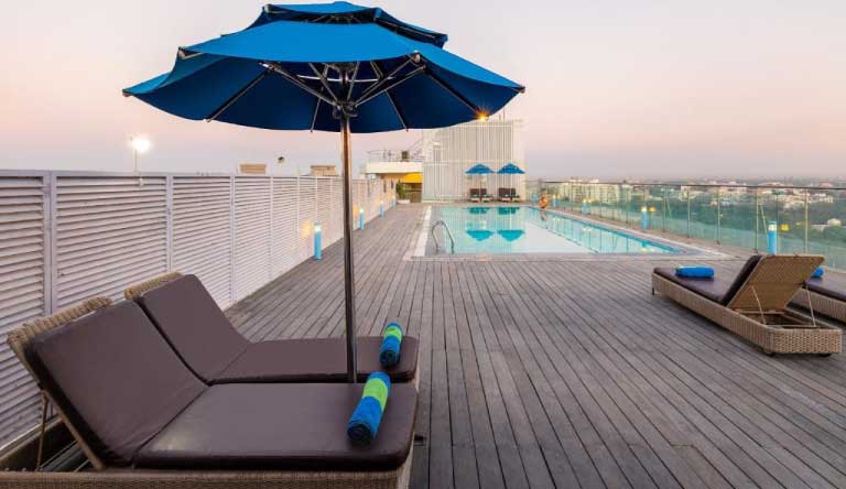 Multitude-Hotel-Pool-Rooftop1