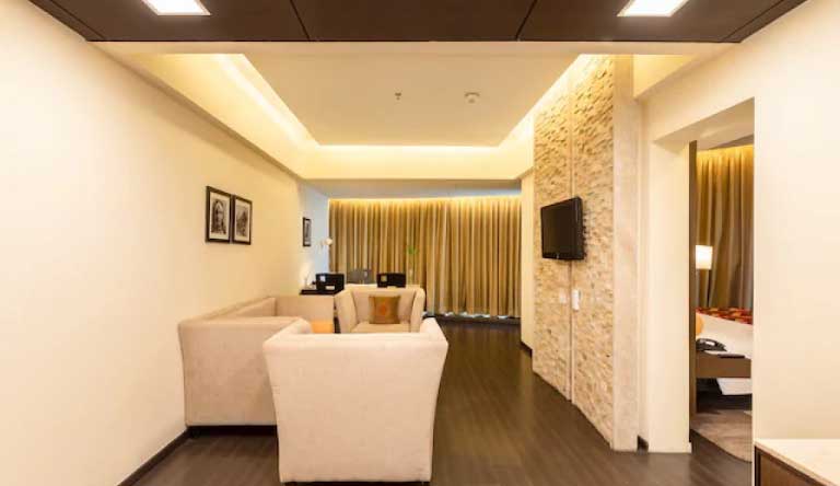 Multitude-Hotel-Suite2