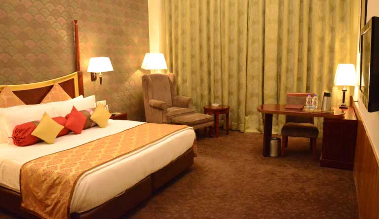 Ramada-Jaipur-Jaisinghpura-Suite-Room