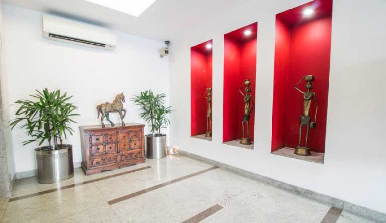 Red-Fox-Hotel-Entrance