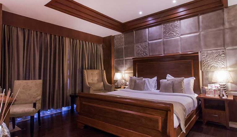 The-Fern-Hotel-Fern-Club-Suite