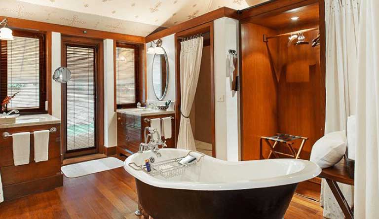 The-Oberoi-Rajvillas-Luxury-Tent-Washroom