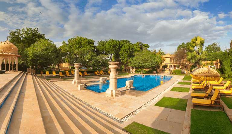 The-Oberoi-Rajvillas-Pool