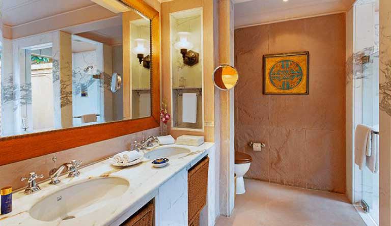 The-Oberoi-Rajvillas-Premier-Room-Washroom