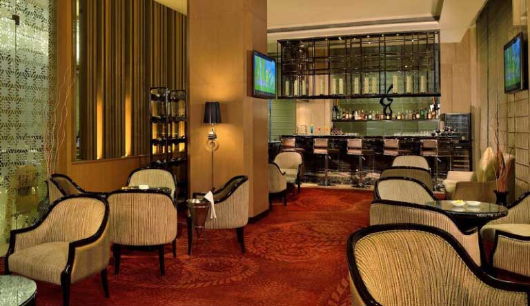 The-Radisson-Blu-Bar