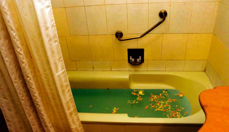 Hotel-Deoki-Niwas-Palace-Jaisalmer-Bathroom1