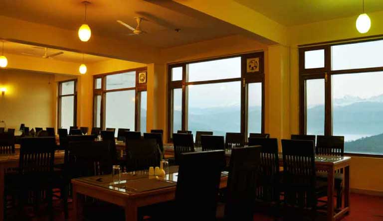 Pratiksha-Himalayan-Retreat-Kausani-Restaurant