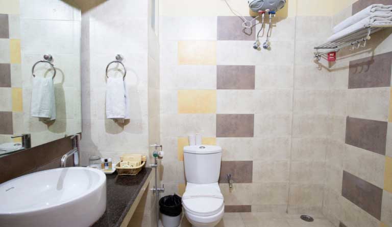 Pratiksha-Himalayan-Retreat-Kausani-Washroom