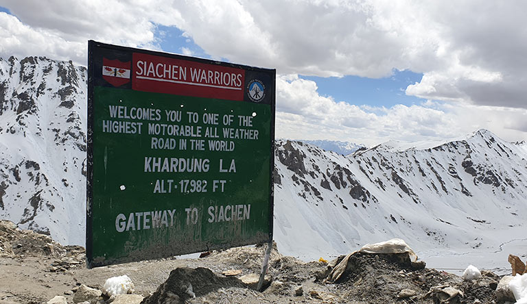 khardungla-top-leh-india