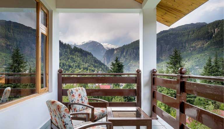 Delfryn-Hotel-Manali-Balcony