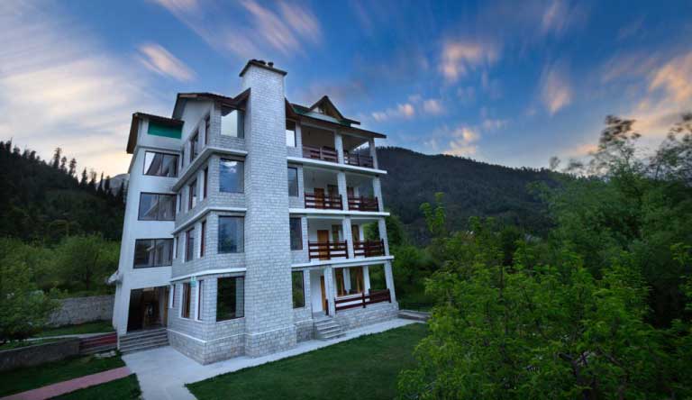 Delfryn-Hotel-Manali-Exterior-Morning Delfryn-Hotel-Manali-Exterior-Morning