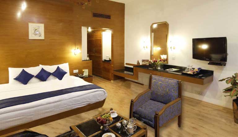 ManuAllaya-Balcony-Room