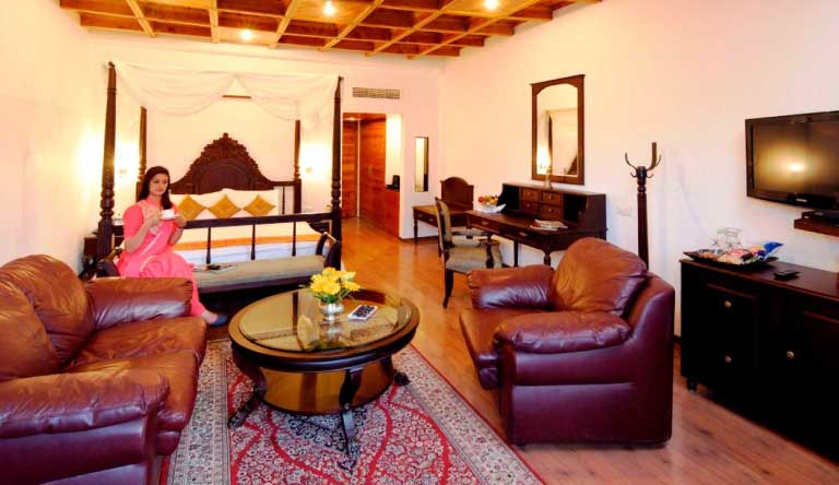 ManuAllaya-Deluxe-Room2