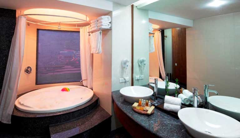 ManuAllaya-Duplex-Bathroom