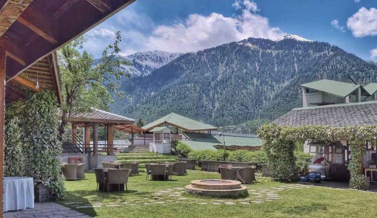 ManuAllaya-Exterior-Garden