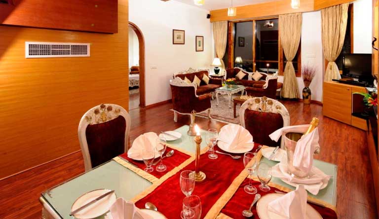 ManuAllaya-Royal-Suite-Dinning